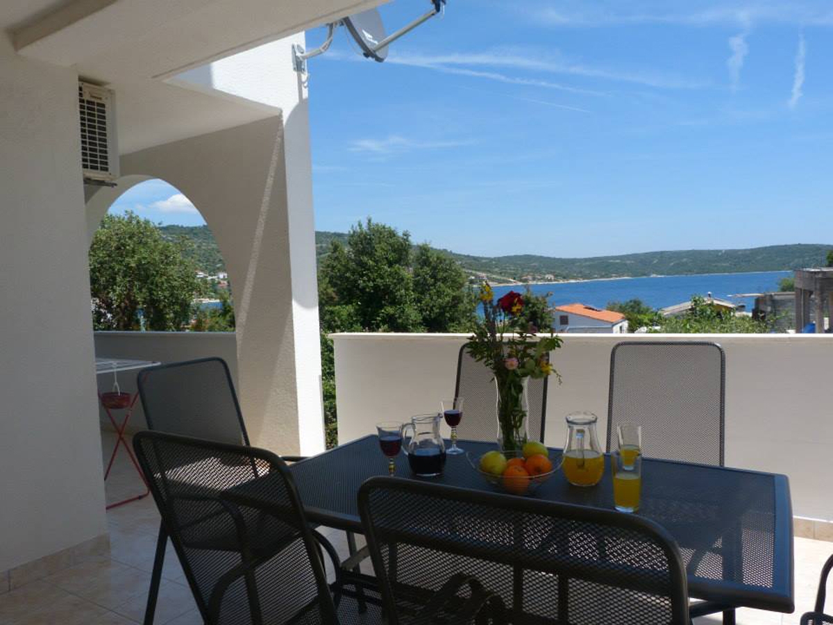 Two bedroom apartment with terrace and sea view Sevid, Trogir (A-6024-f)