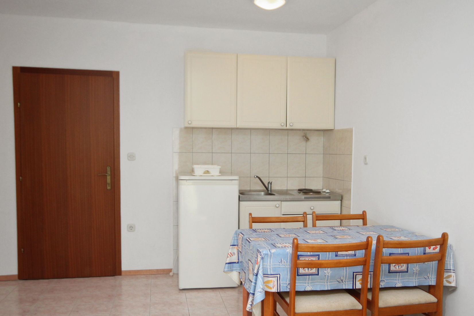 One bedroom apartment with terrace Sevid, Trogir (A-6024-g)