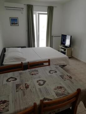 Sevid, Woonkamer in the apartment, air condition available, (pet friendly) en WiFi.