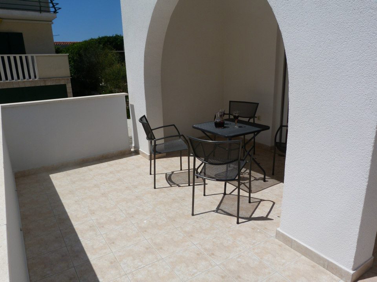 One bedroom apartment with terrace Sevid, Trogir (A-6024-g)
