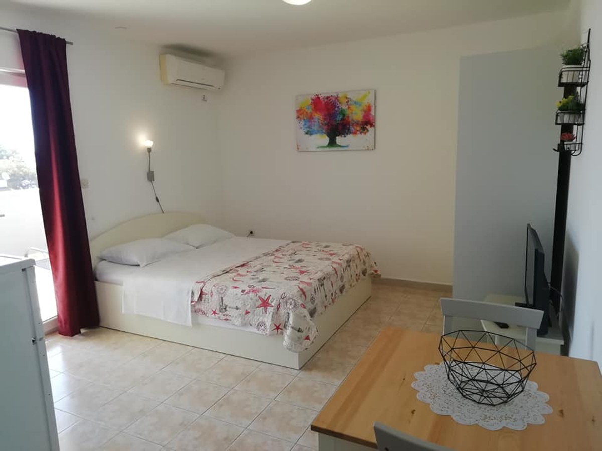 Studio flat with terrace and sea view Sevid, Trogir (AS-6024-a)