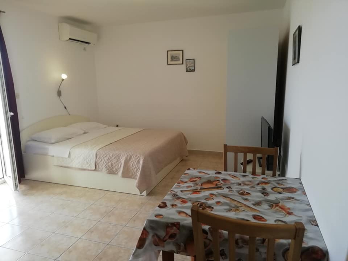 Studio flat with terrace and sea view Sevid, Trogir (AS-6024-b)