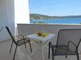 Sevid, Terrasse dans l’hébergement en type studio-apartment, avec la vue sur la mer, animaux acceptés et WiFi.