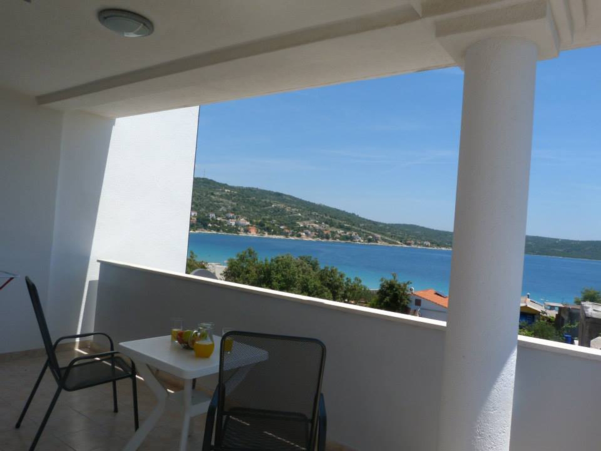 Studio flat with terrace and sea view Sevid, Trogir (AS-6024-b)