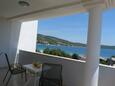 Sevid, Terrace in the studio-apartment, with a sea view, (pet friendly) and WiFi.