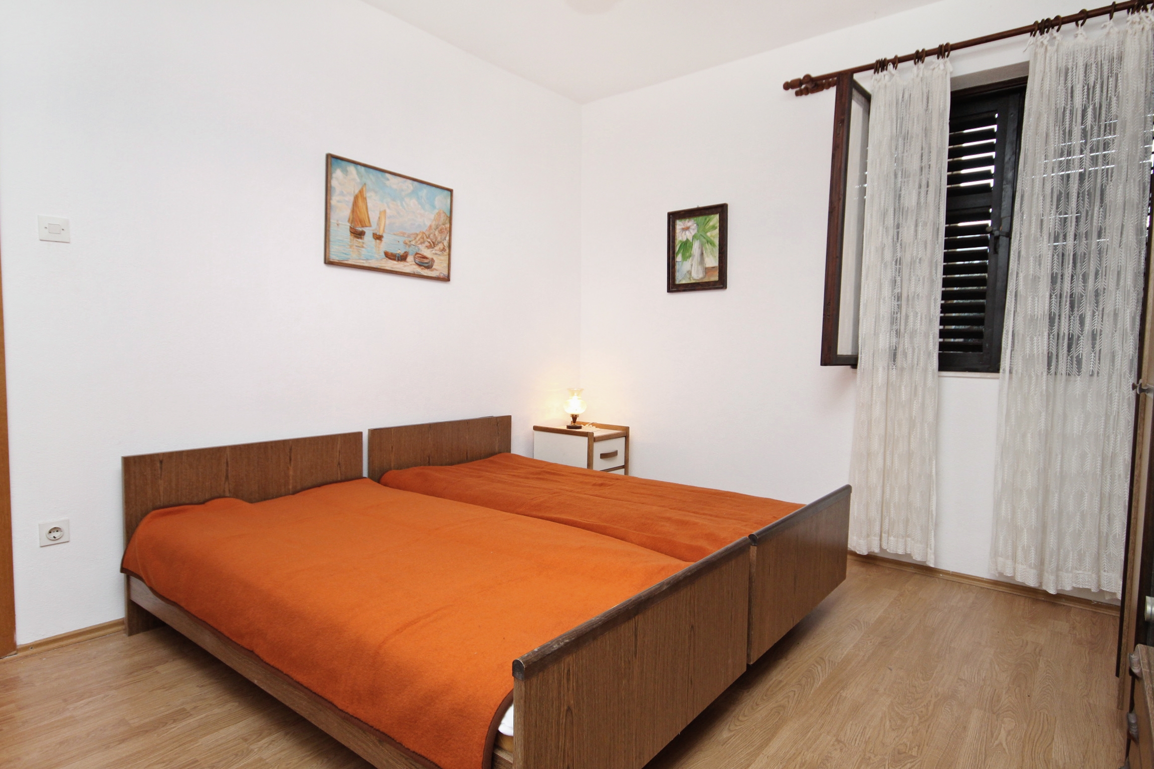 Three bedroom apartment with terrace Supetar, Brač  A-a