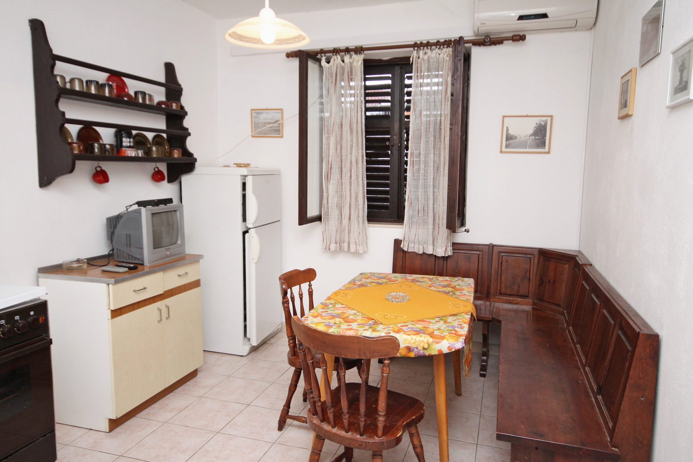 Three bedroom apartment with terrace Supetar, Brač  A-a