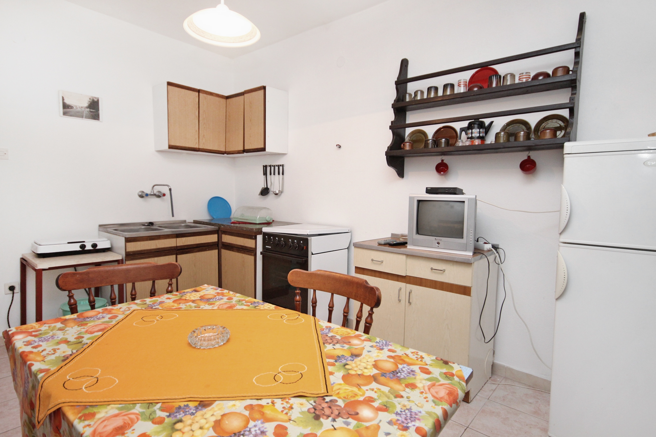 Three bedroom apartment with terrace Supetar, Brač  A-a