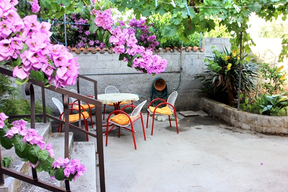 Three bedroom apartment with terrace Supetar, Brač  A-a