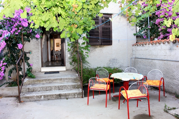 Three bedroom apartment with terrace Supetar, Brač  A-a