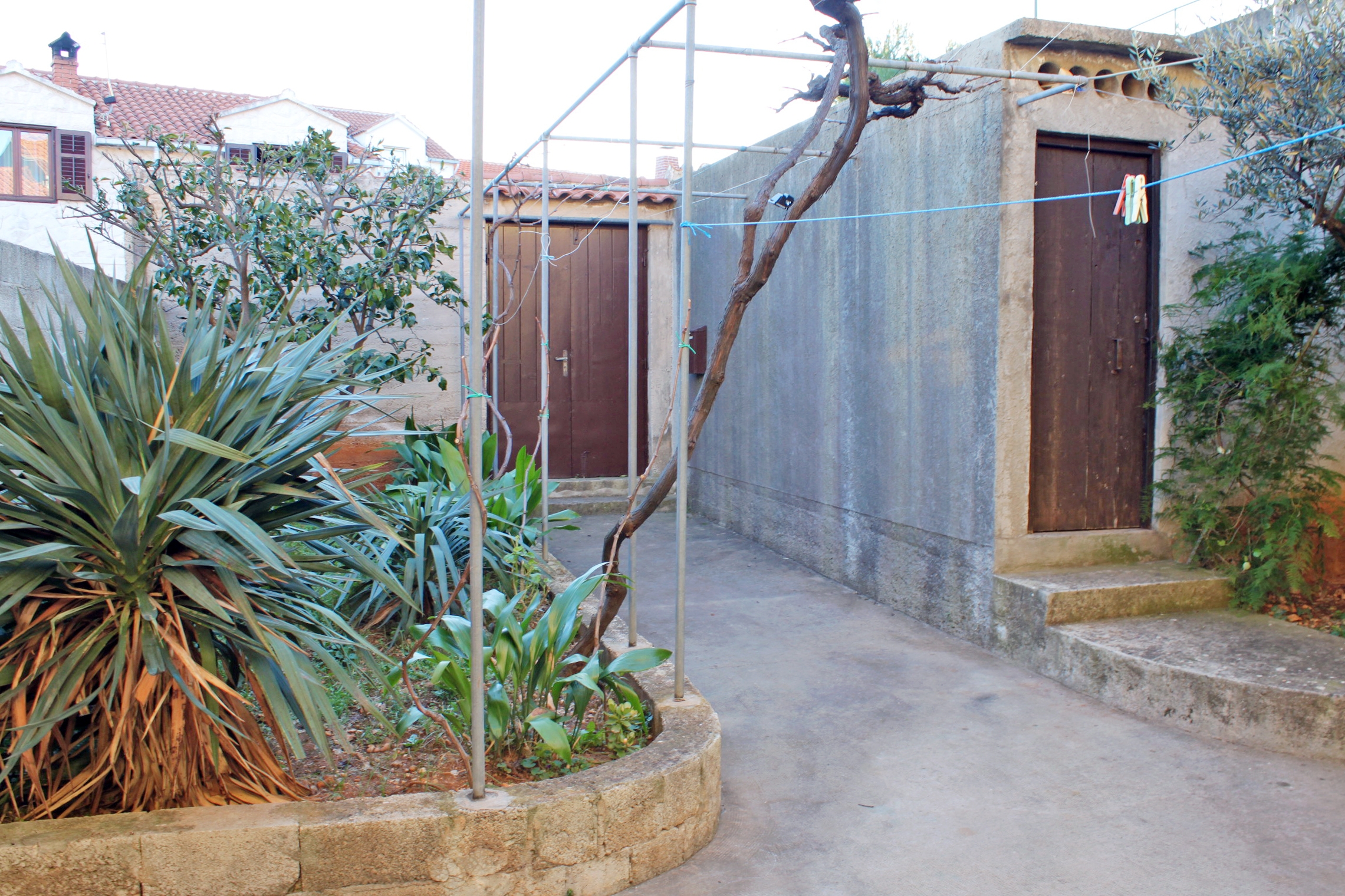 Three bedroom apartment with terrace Supetar, Brač  A-a