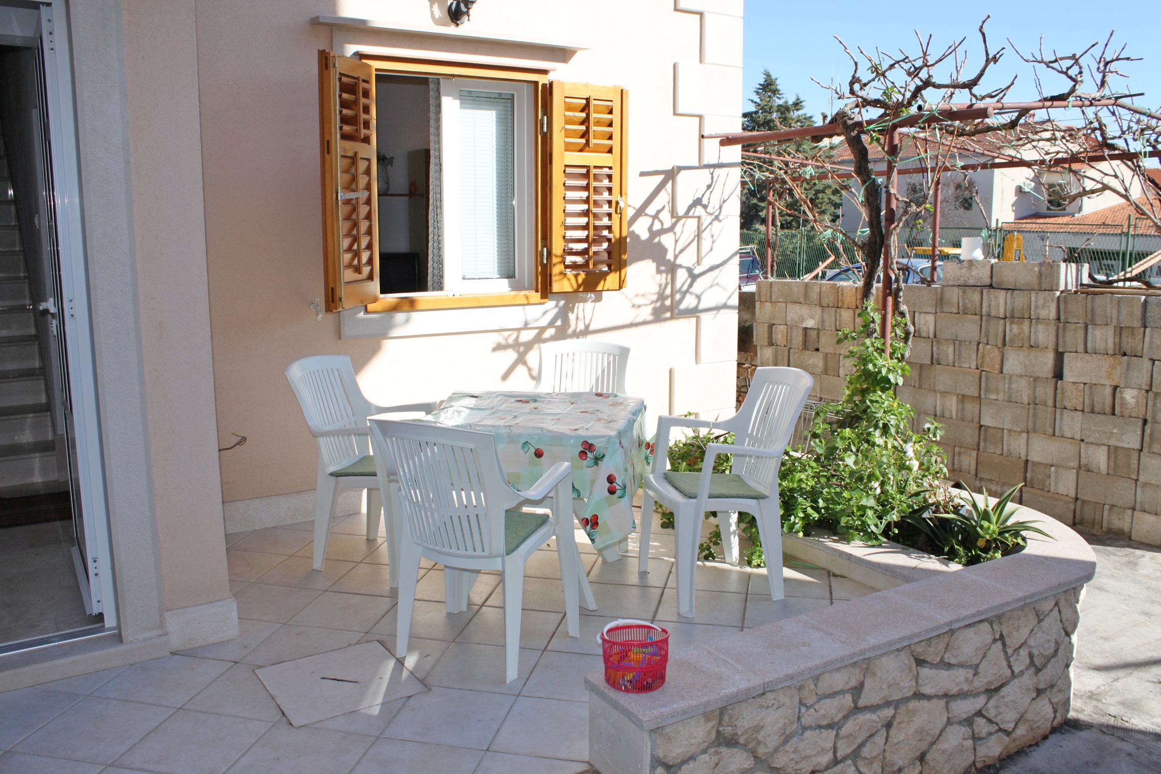 One bedroom apartment with terrace Supetar, Brač (A-6037-b) One bedroom apartment with terrace Supetar, Brač (A-6037-b)