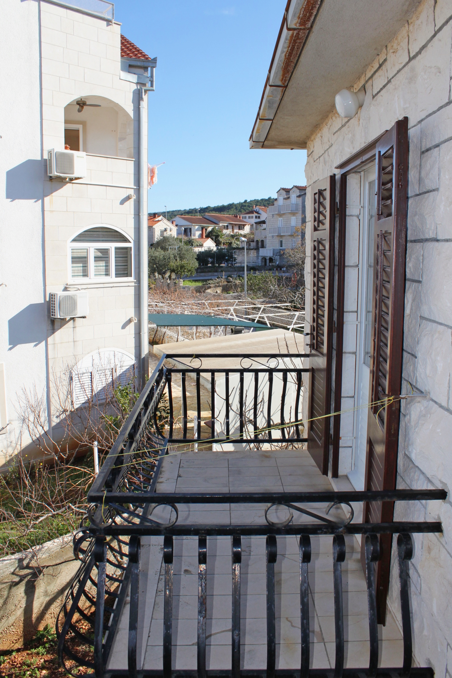 Four bedroom apartment with terrace and sea view Supetar, Brač  A-a