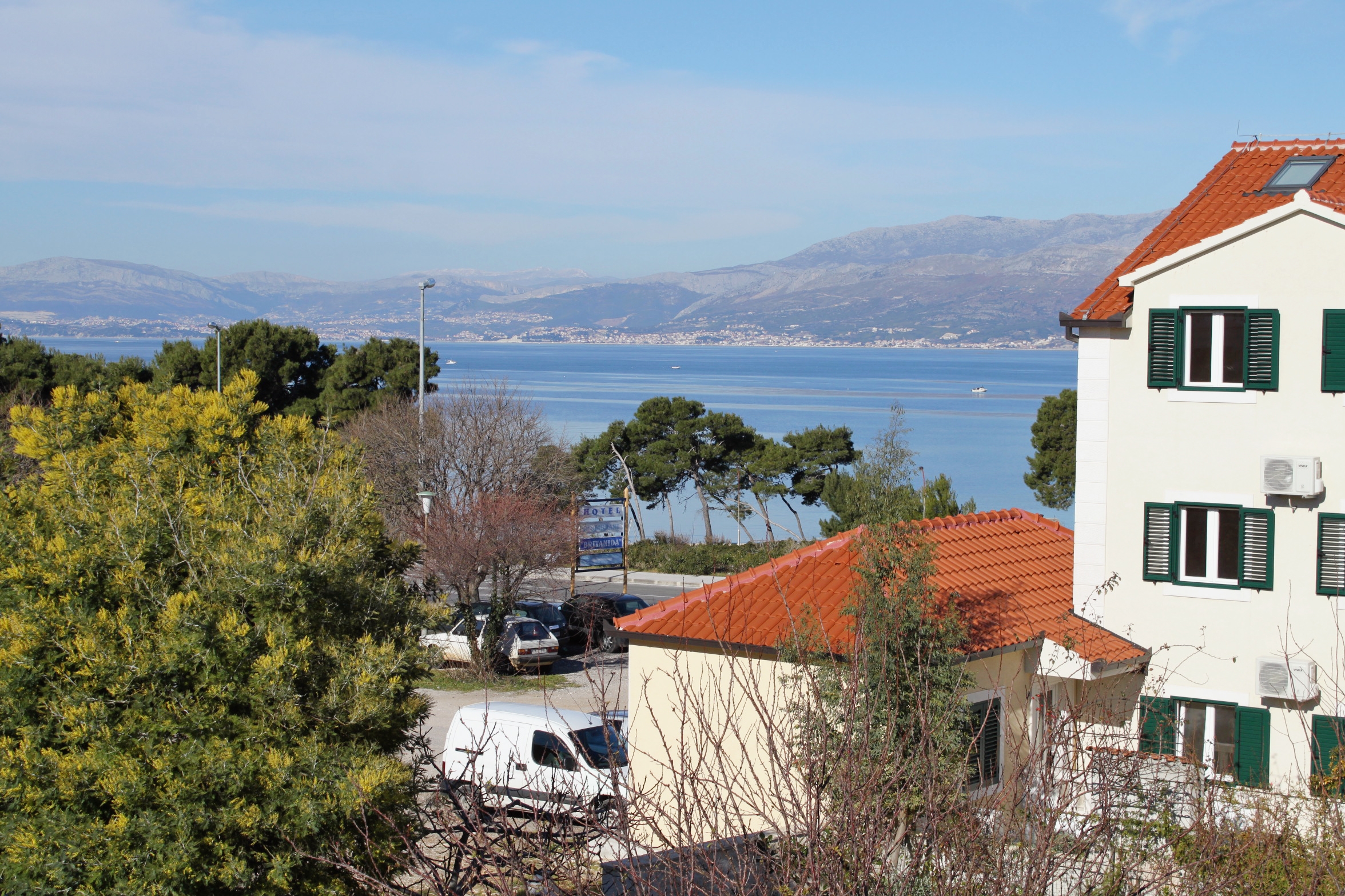 Four bedroom apartment with terrace and sea view Supetar, Brač  A-a
