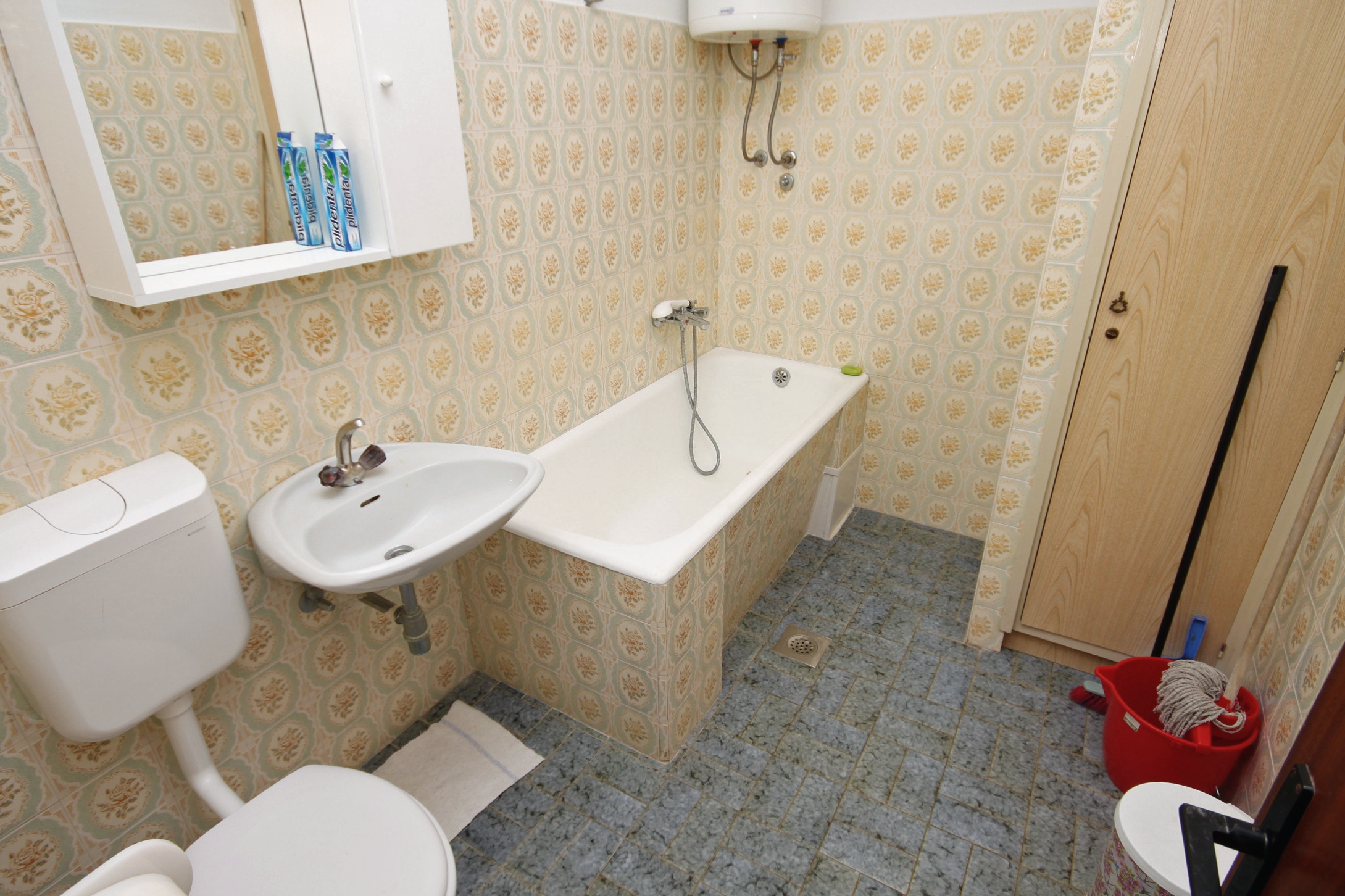 Four bedroom apartment with terrace and sea view Supetar, Brač  A-a