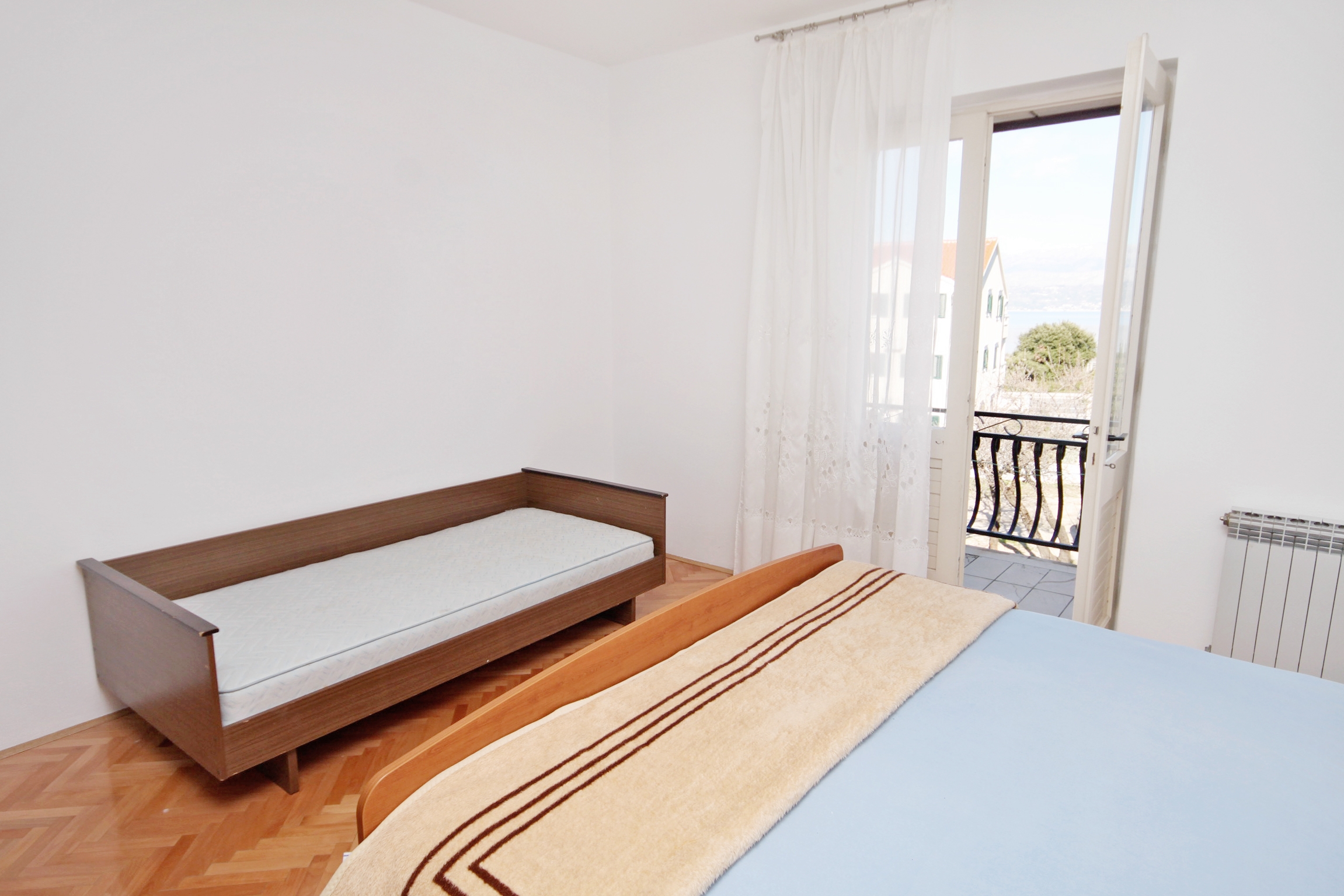 Four bedroom apartment with terrace and sea view Supetar, Brač  A-a