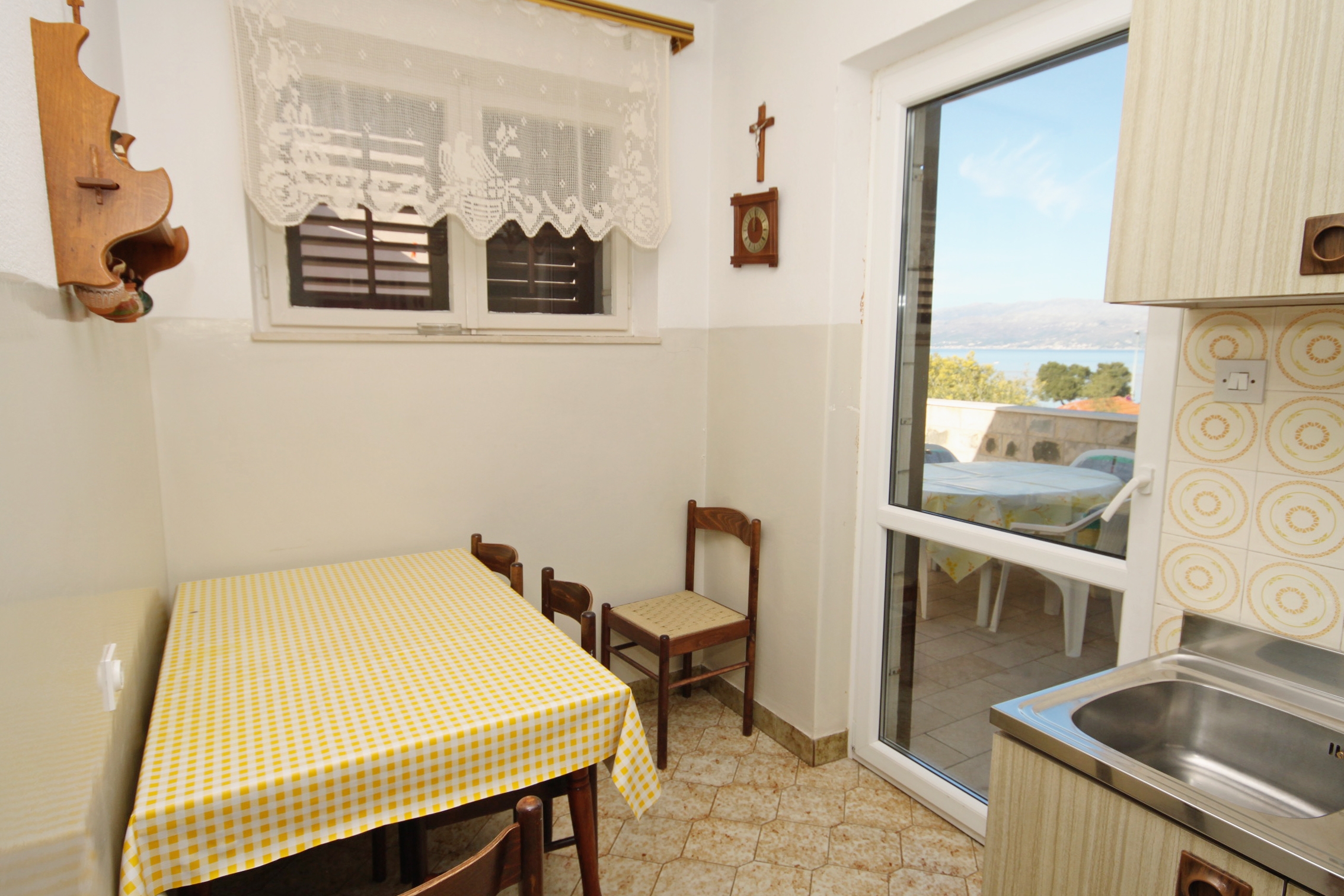 Four bedroom apartment with terrace and sea view Supetar, Brač  A-a