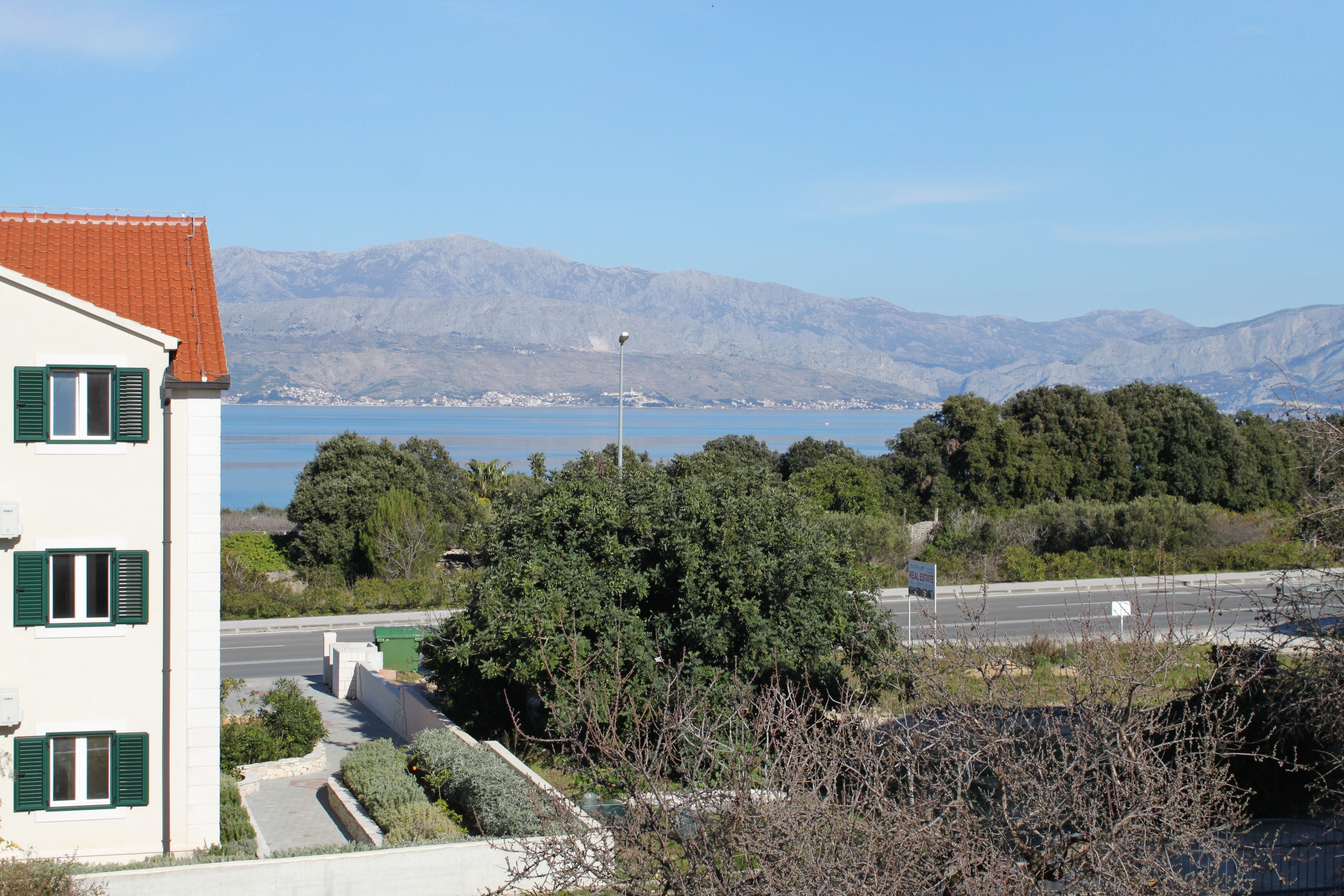 Four bedroom apartment with terrace and sea view Supetar, Brač  A-a