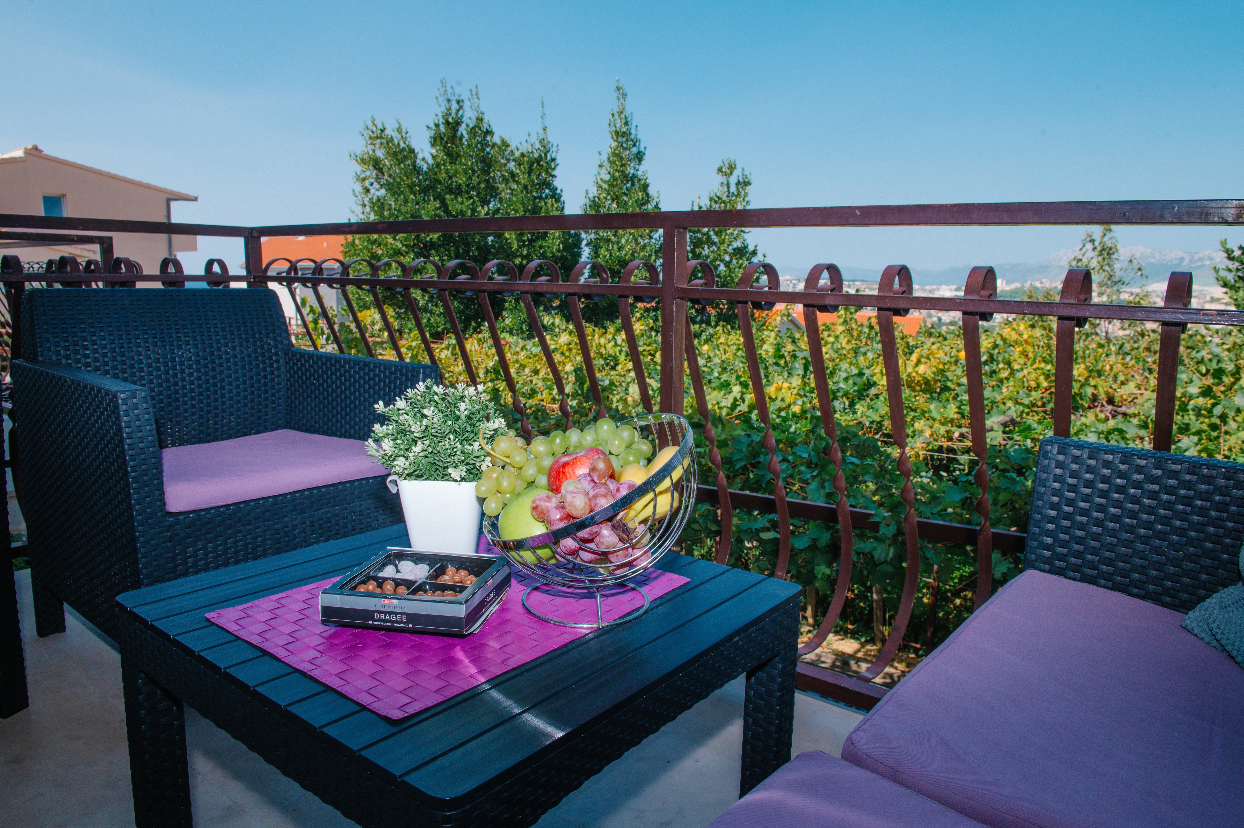 Comfortable and spacious house with terrace and sea view Podstrana, Split (K-6044) Comfortable and spacious house with terrace and sea view Podstrana, Split (K-6044)