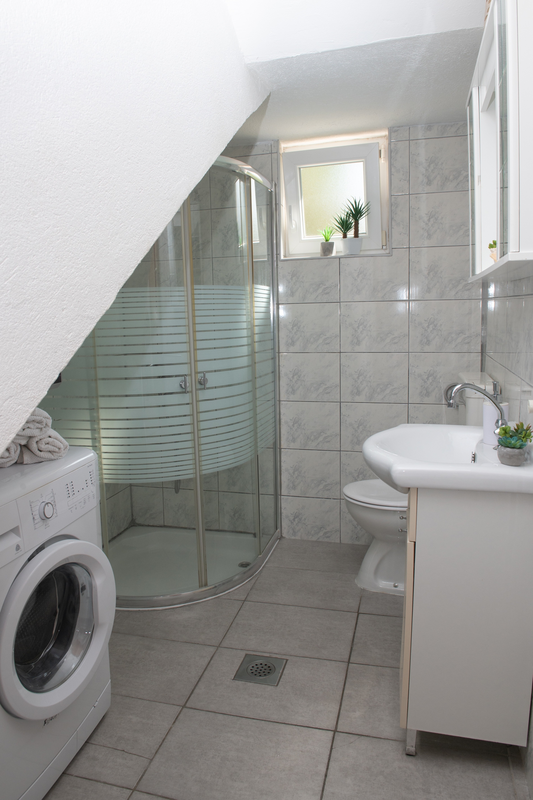 Comfortable and spacious house with terrace and sea view Podstrana, Split  K