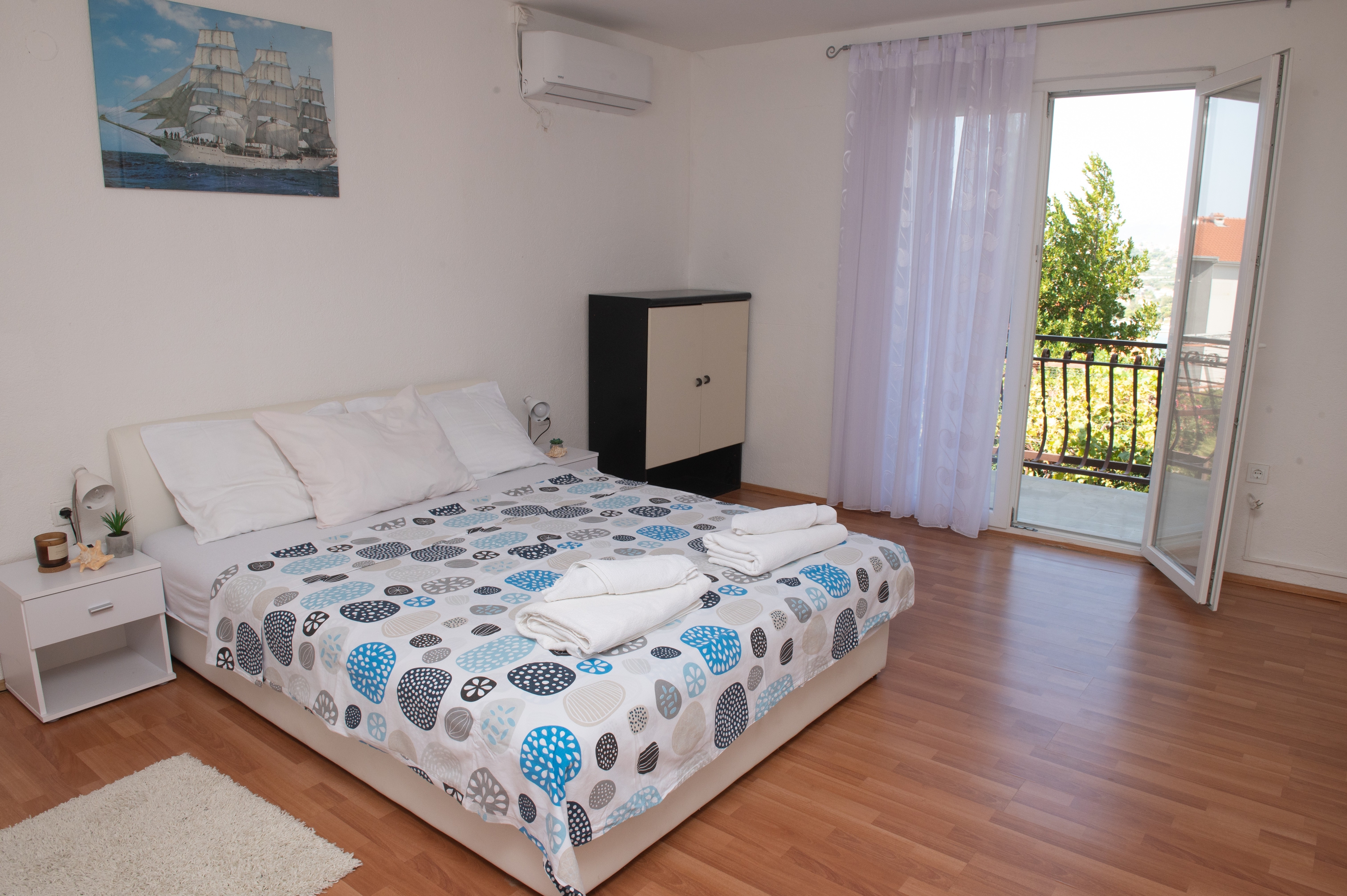 Comfortable and spacious house with terrace and sea view Podstrana, Split  K