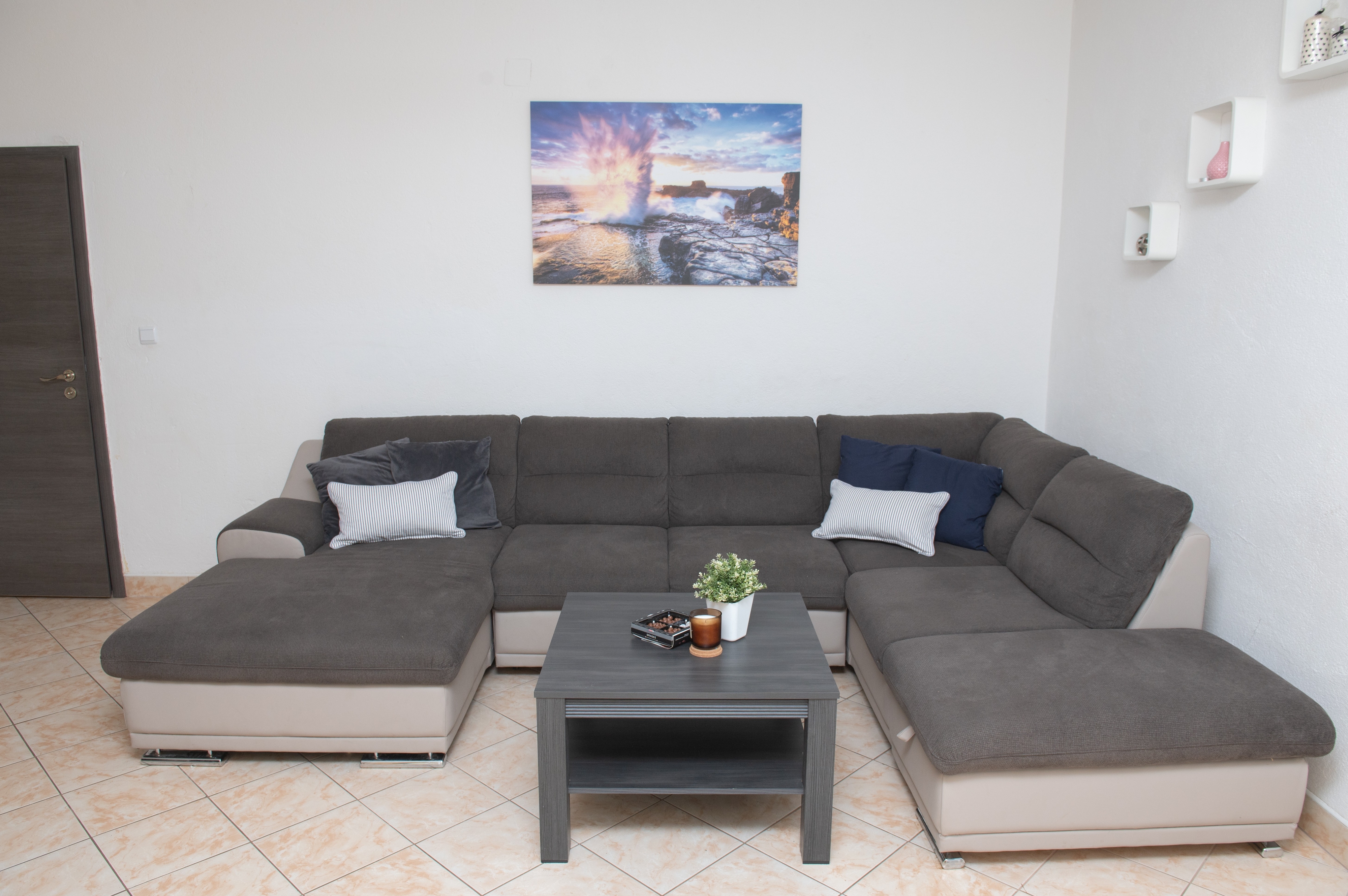 Comfortable and spacious house with terrace and sea view Podstrana, Split (K-6044) Comfortable and spacious house with terrace and sea view Podstrana, Split (K-6044)
