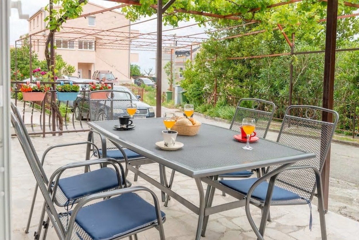 Comfortable and spacious house with terrace and sea view Podstrana, Split  K