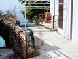 Parking lot Nemira, Omiš, Parking lot 6046 - Apartments near sea with pebble beach.