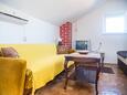 Living room Postira, Living room in the apartment, air condition available and (pet friendly).
