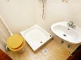 Bathroom 2 Drašnice, Bathroom 2 in the apartment, (pet friendly).
