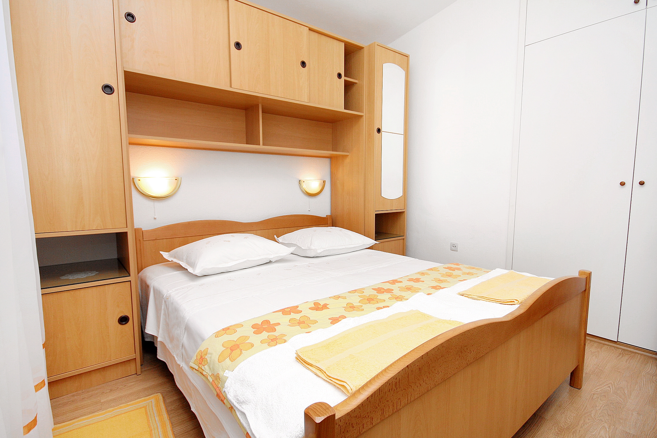 Two bedroom house with terrace and sea view Postira, Brač  K