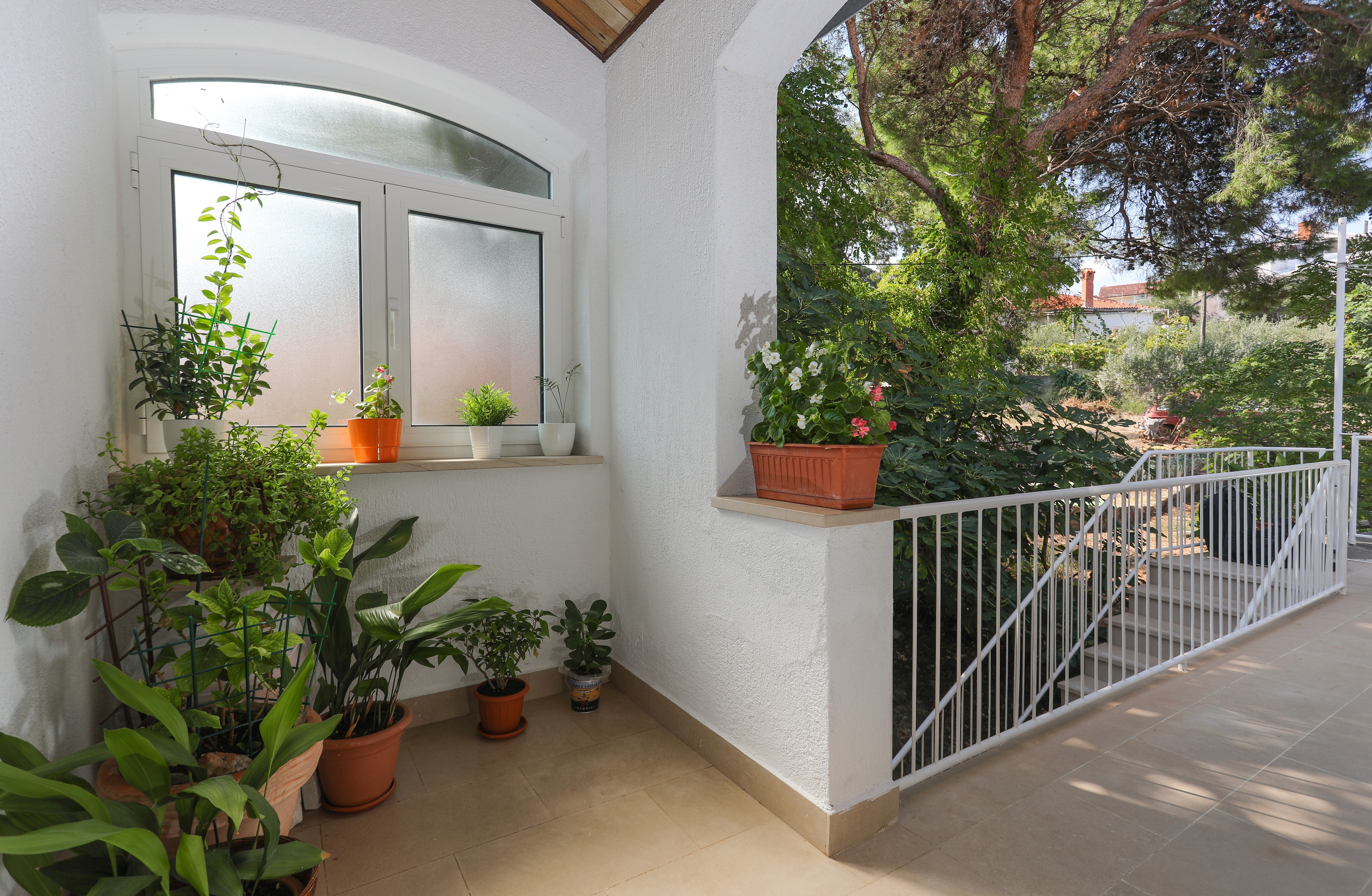 Three bedroom apartment near beach Postira, Brač  A-a