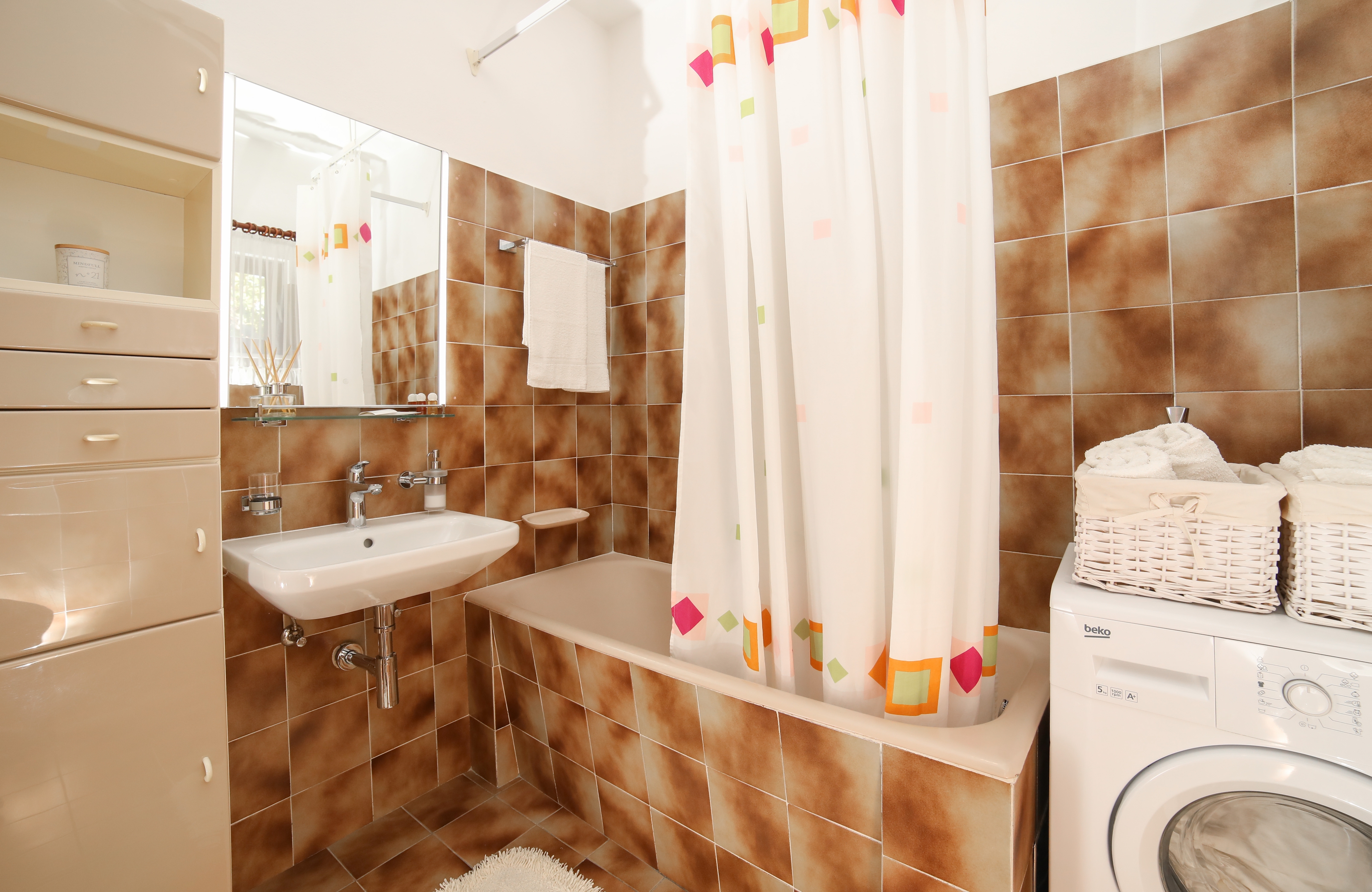 Three bedroom apartment near beach Postira, Brač  A-a
