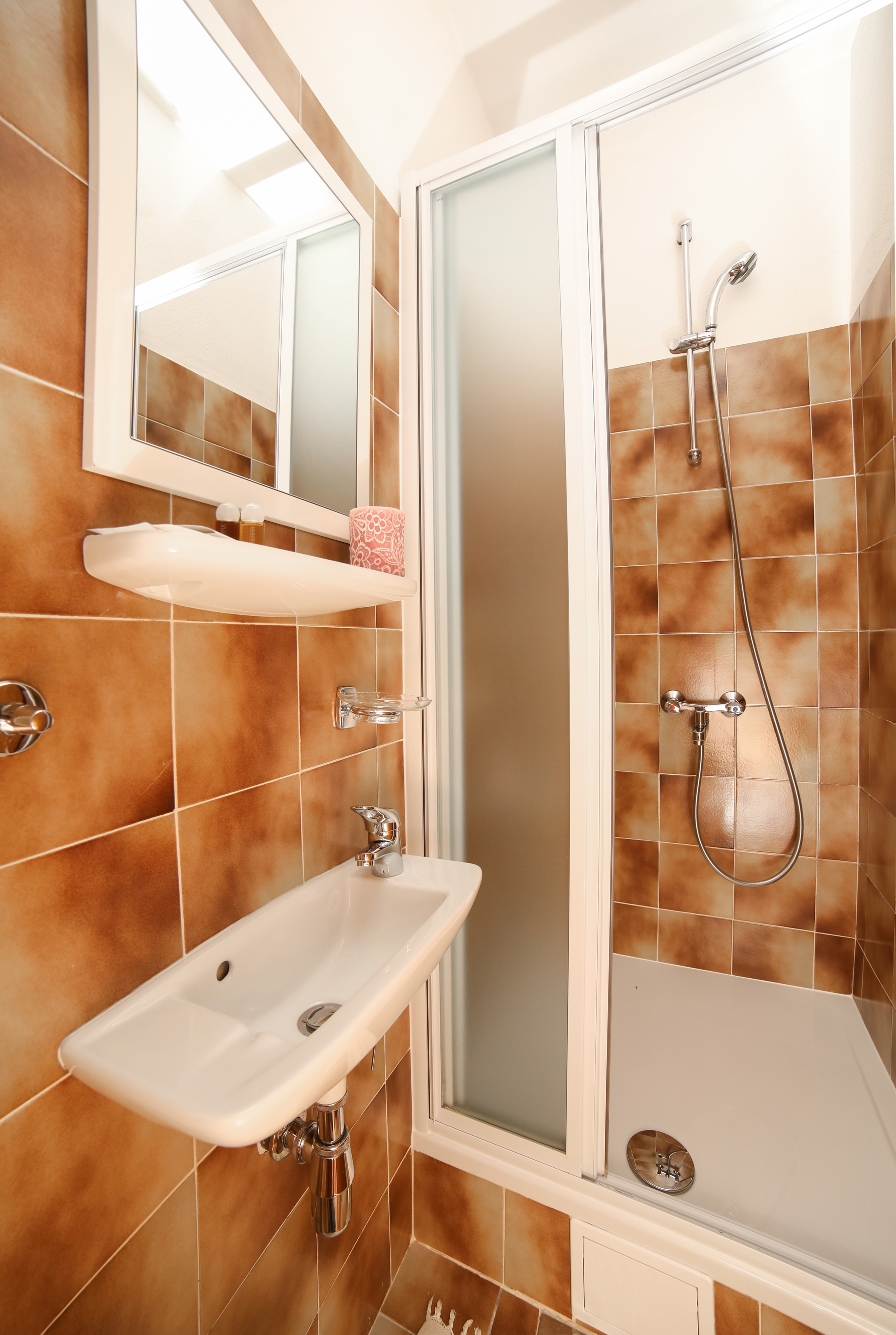 Three bedroom apartment near beach Postira, Brač  A-a