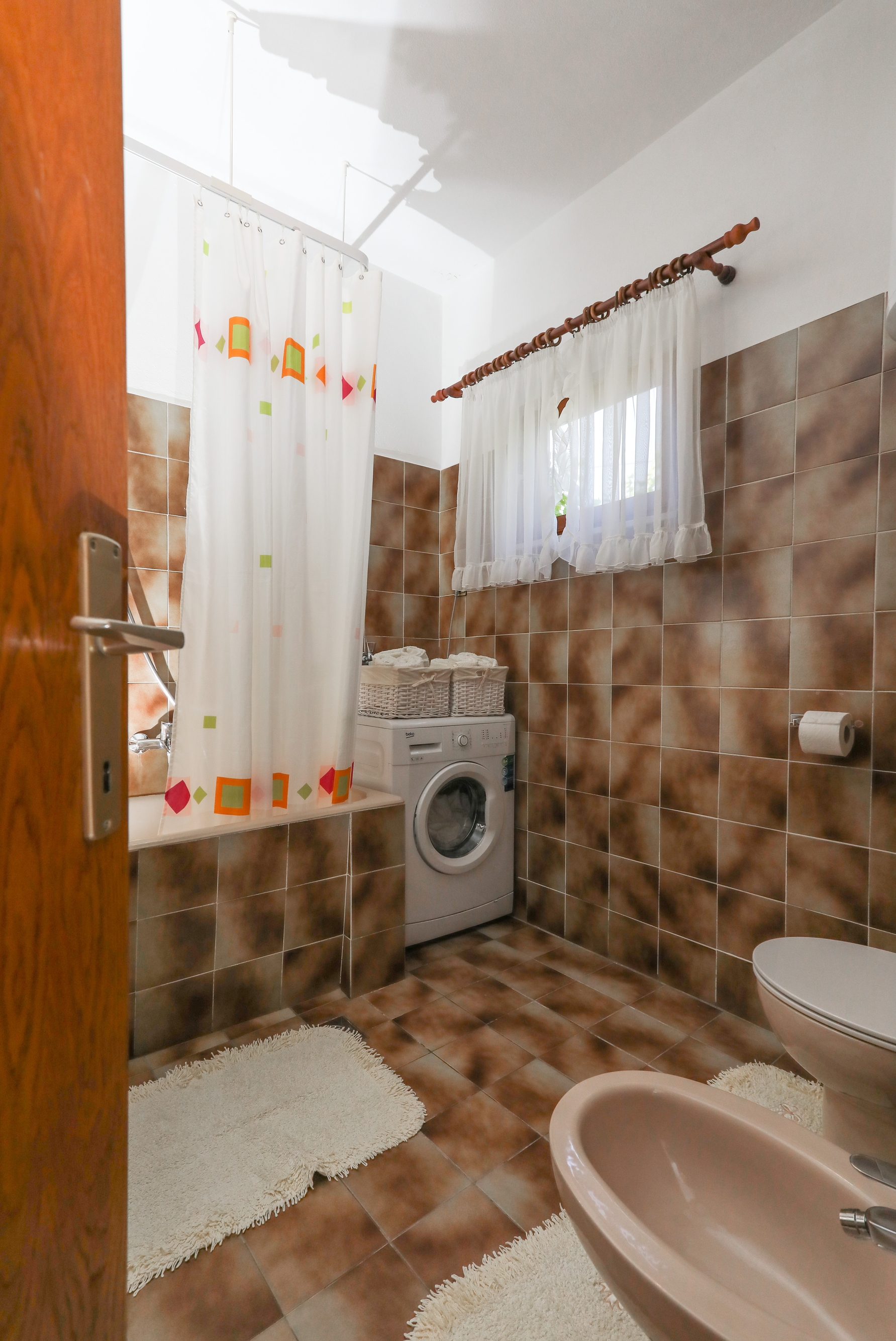 Three bedroom apartment near beach Postira, Brač  A-a