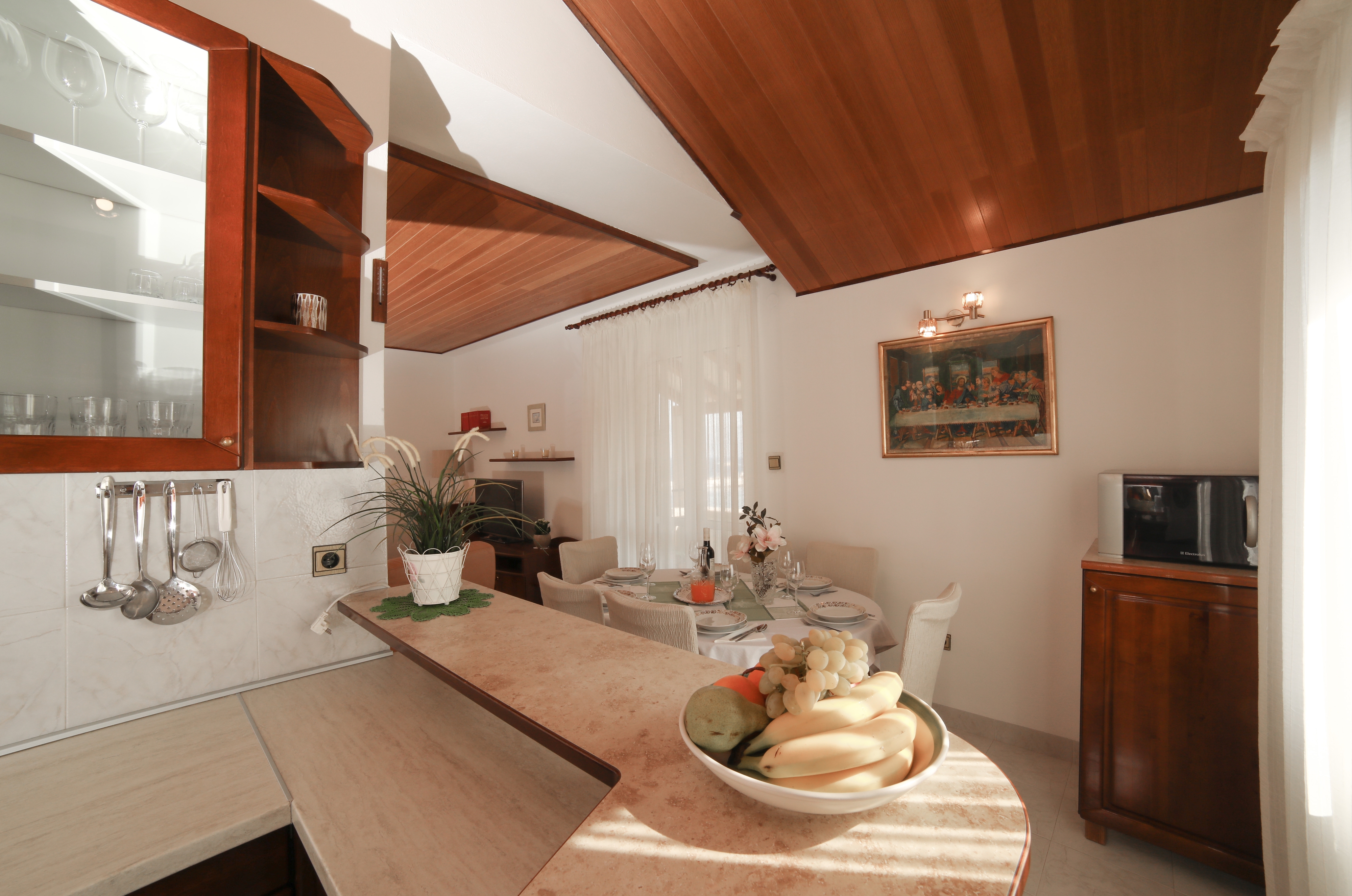 Three bedroom apartment near beach Postira, Brač  A-a