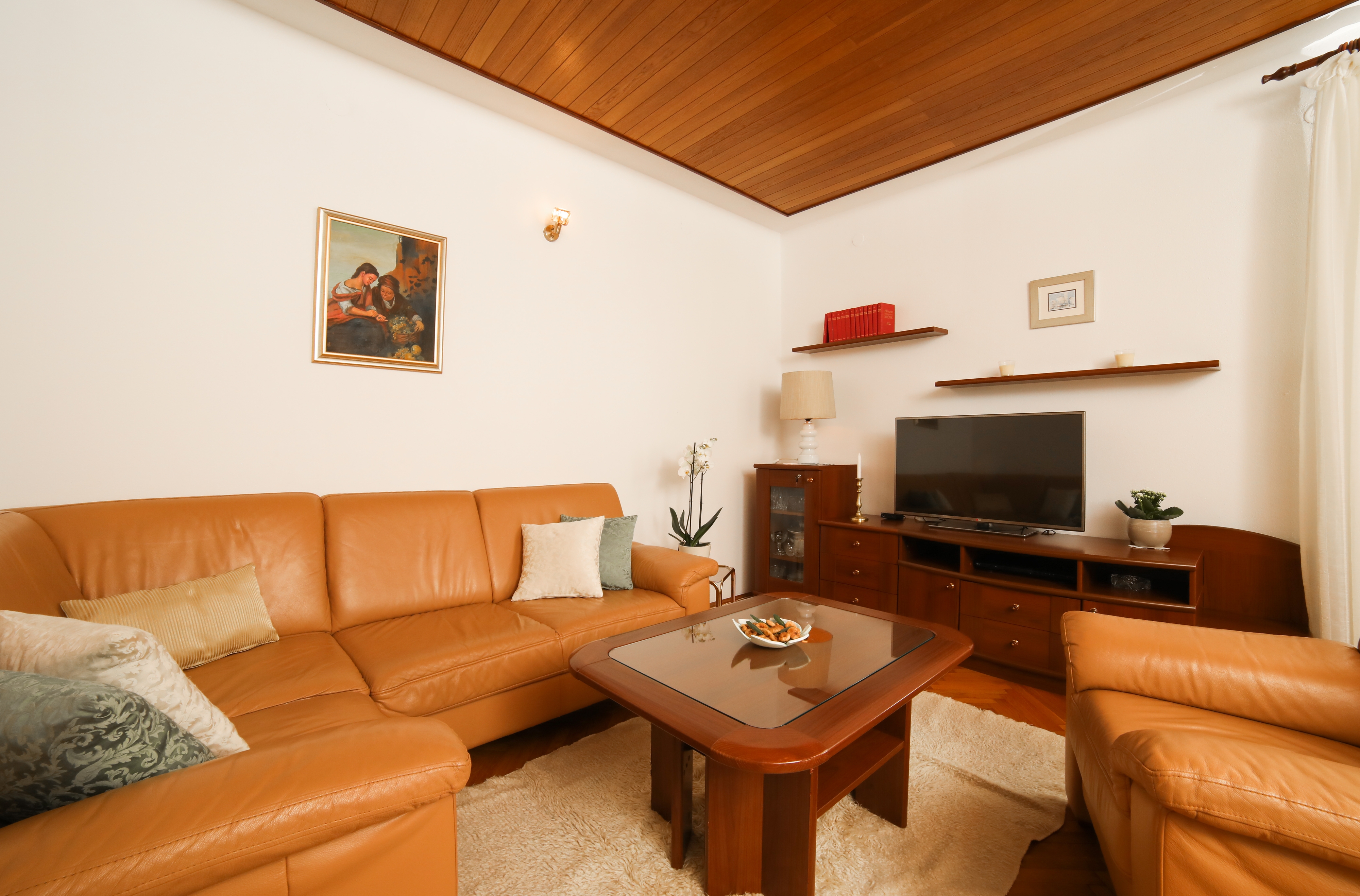 Three bedroom apartment near beach Postira, Brač (A-6053-a)