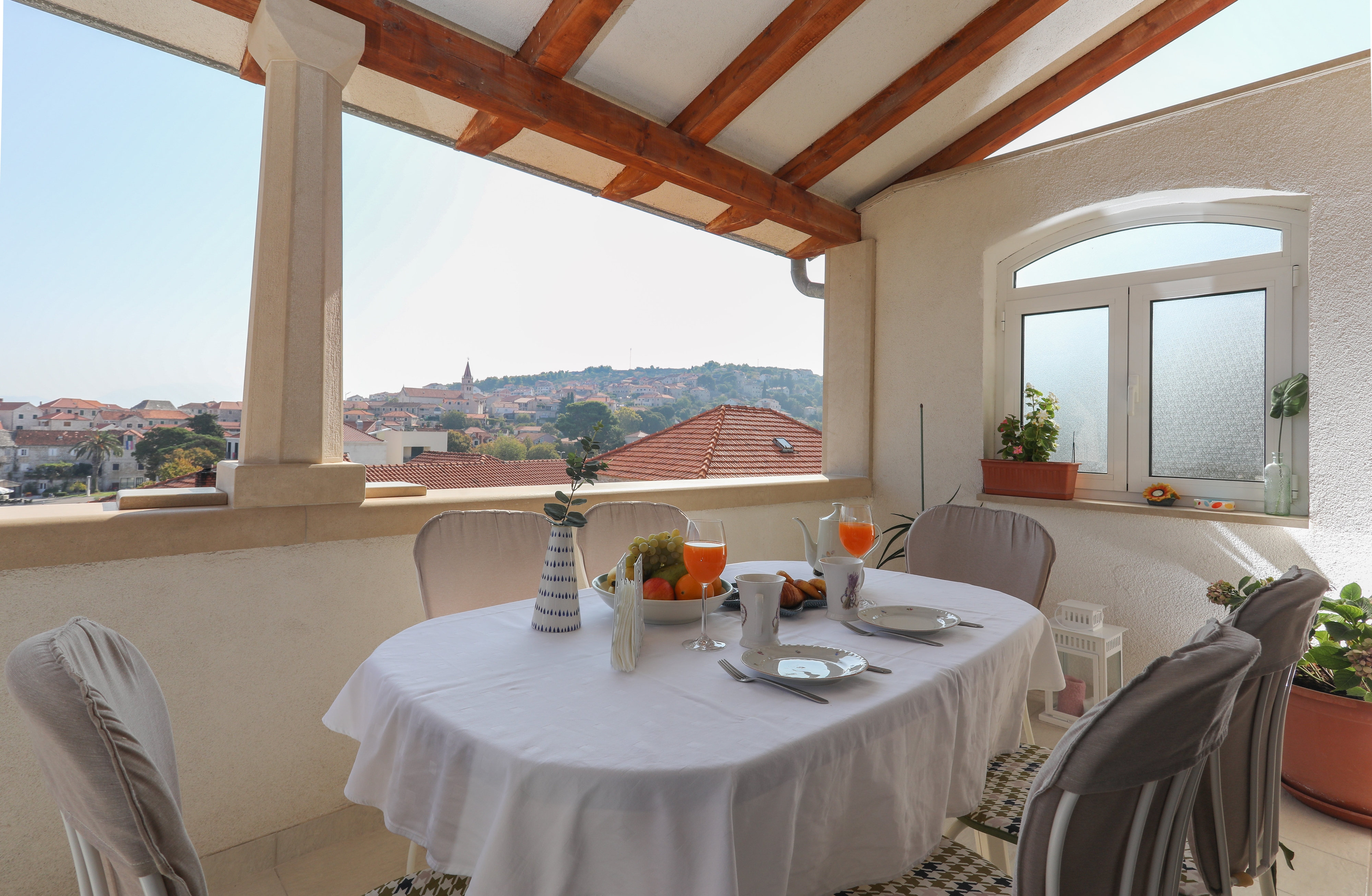 Three bedroom apartment near beach Postira, Brač  A-a