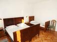 Ložnice 1 Kaštel Stari, Ložnice 1 v ubytování typu apartment, domácí mazlíčci povoleni a WiFi.
