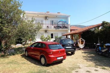 Kaštel Stari, Kaštela, Hébergement 6059 - Appartement à proximité de la mer avec une plage de galets.