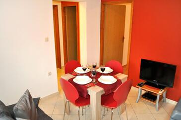 Jídelna Okrug Gornji, Jídelna v ubytování typu apartment, s klimatizací a WiFi.