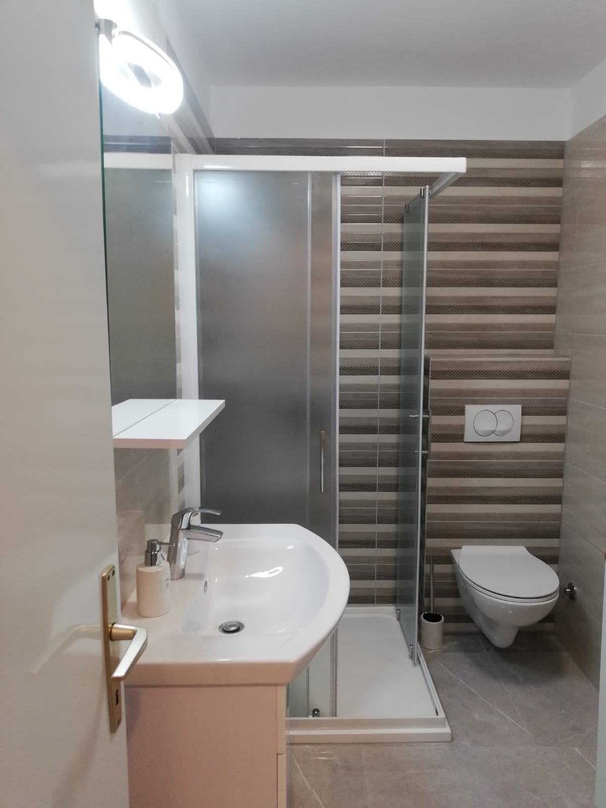 Jednosobni apartman s terasom i pogledom na more Podstrana, Split  A-b