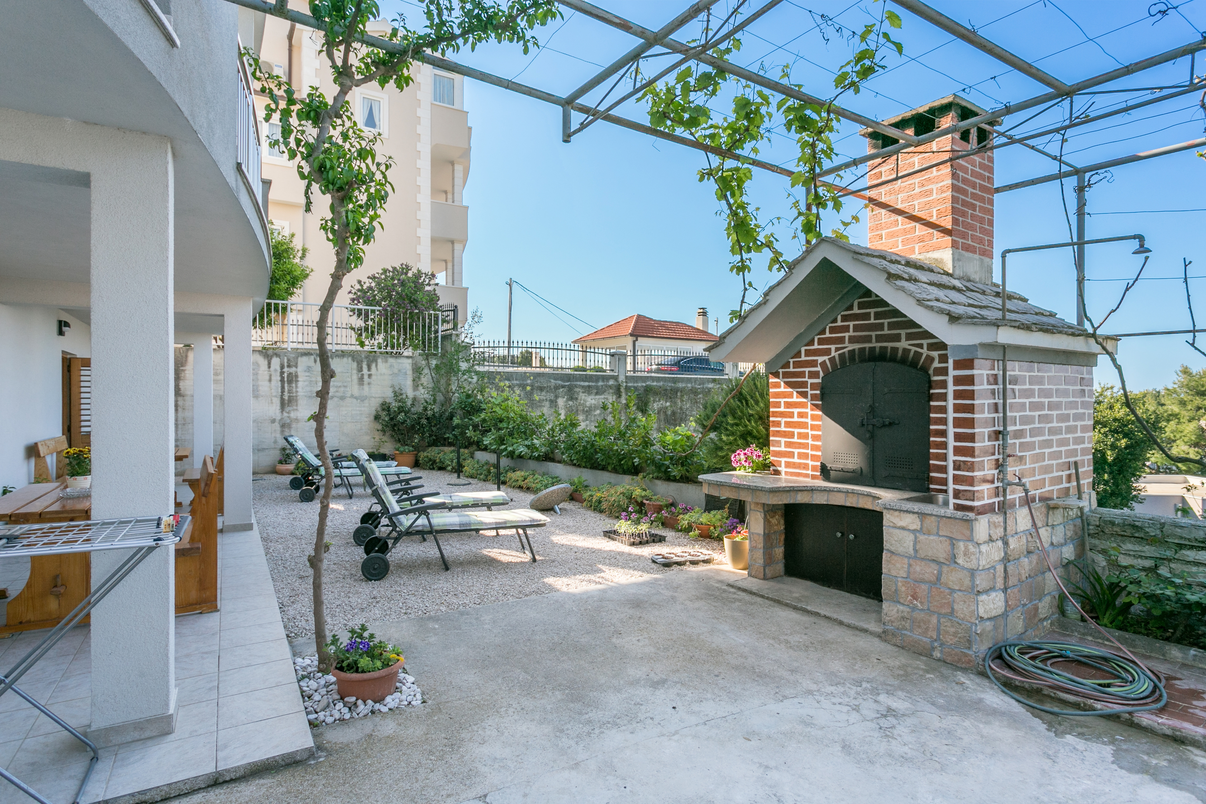 Jednosobni apartman s terasom i pogledom na more Podstrana, Split  A-b