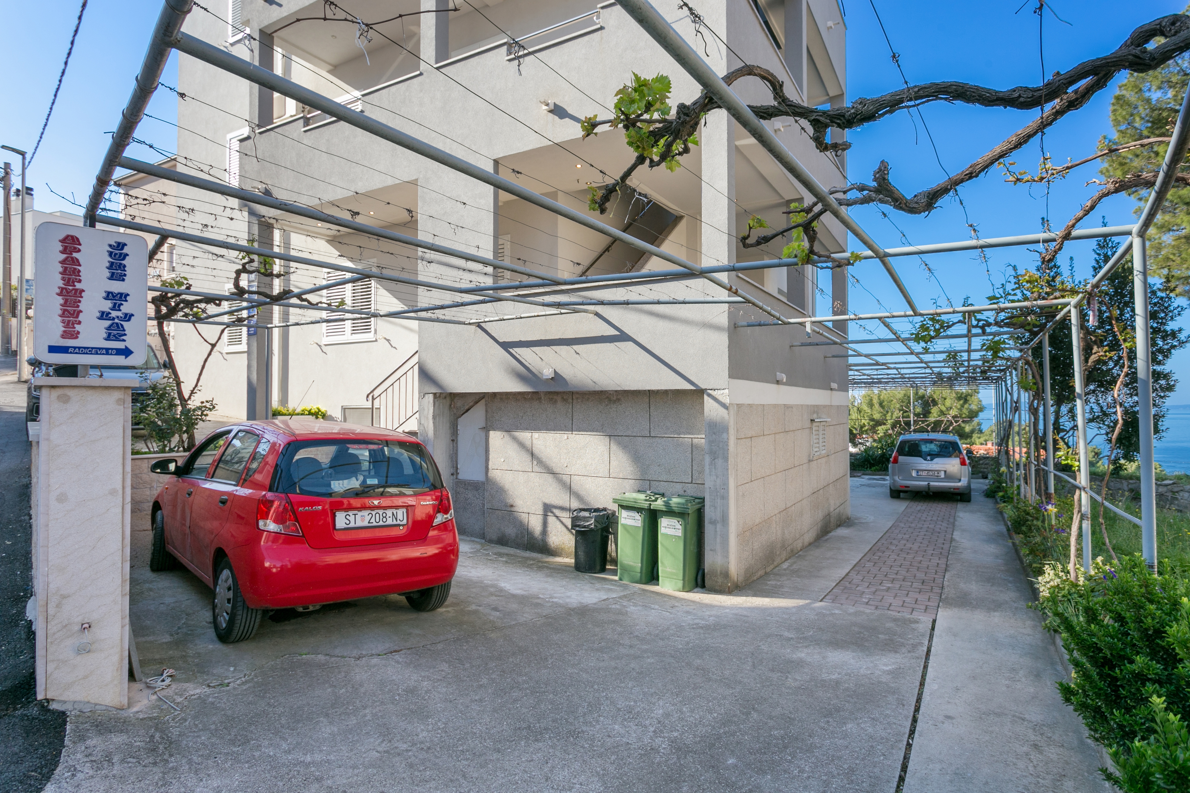 Jednosobni apartman s terasom i pogledom na more Podstrana, Split  A-b