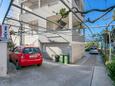 Podstrana, Split, Parkeerplaats 6072 - Appartementen with pebble beach.