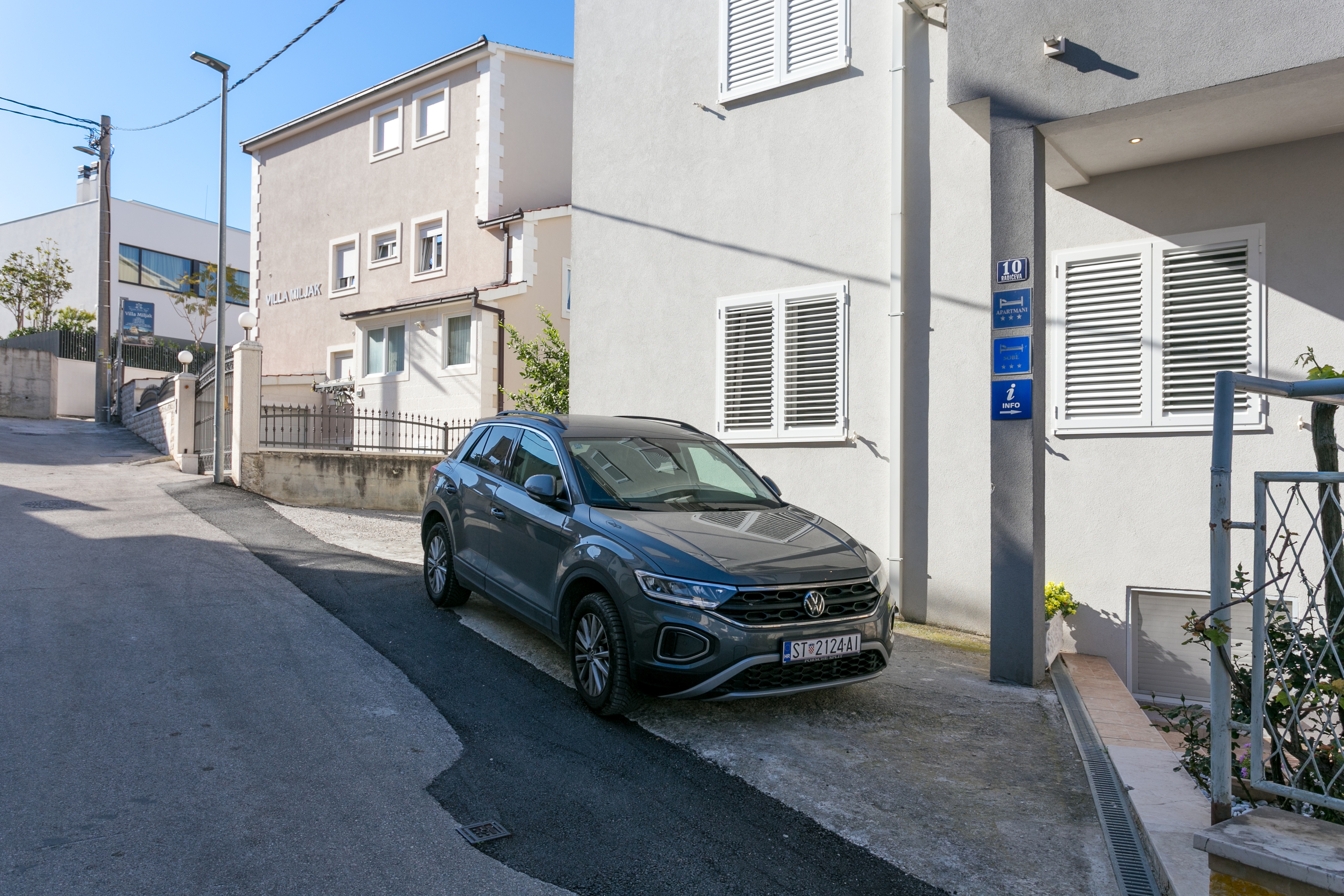 Jednosobni apartman s terasom i pogledom na more Podstrana, Split  A-b