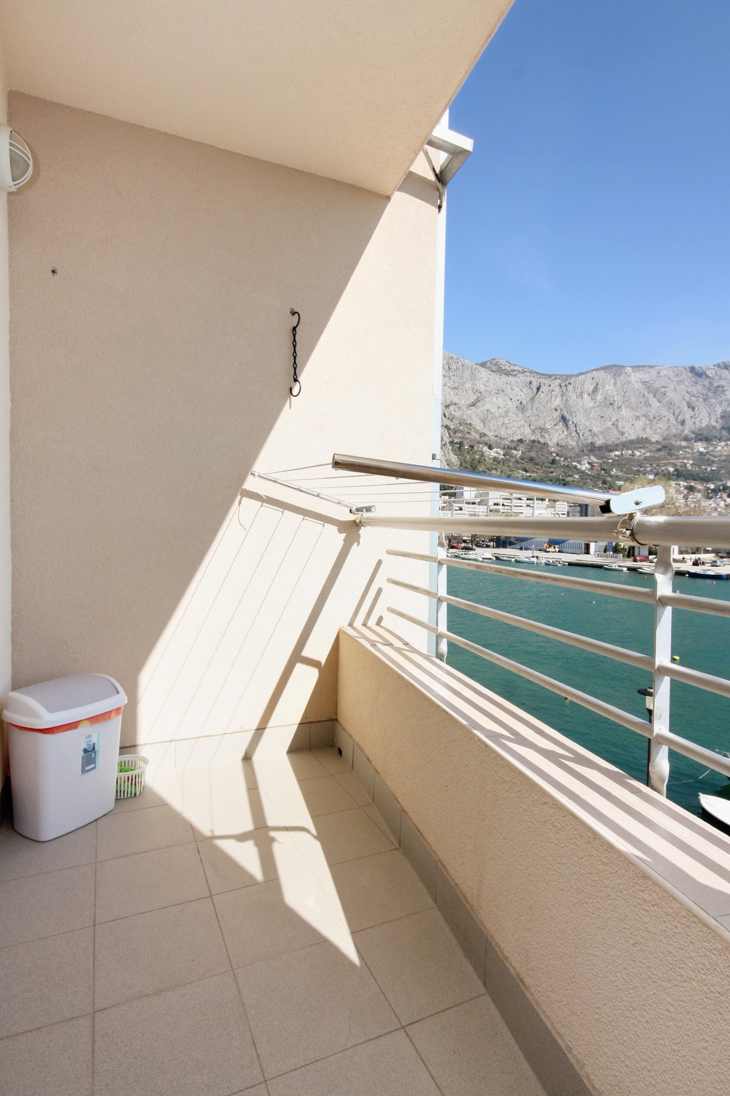 One bedroom apartment with balcony and sea view Omiš  A-a