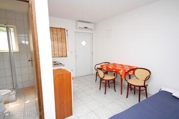 Dining room Sobra, Dining room in the apartment, dostupna klima, dopusteni kucni ljubimci i WIFI.