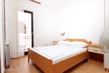 Bedroom Makarska, Bedroom in the room.