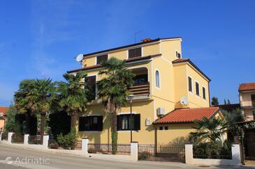 Umag, Umag, Property 6095 - Apartments near sea with sandy beach.